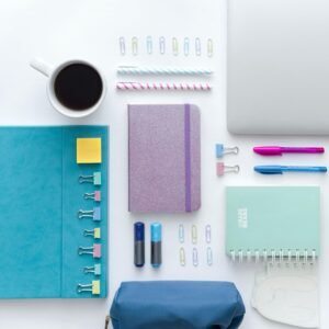 En WIELEBNA entendemos que los detalles importan. Ofrecemos un catálogo completo de artículos de oficina y papelería corporativa diseñados para mantener tu equipo organizado y enfocado en lo que realmente importa: el éxito de tu negocio.
